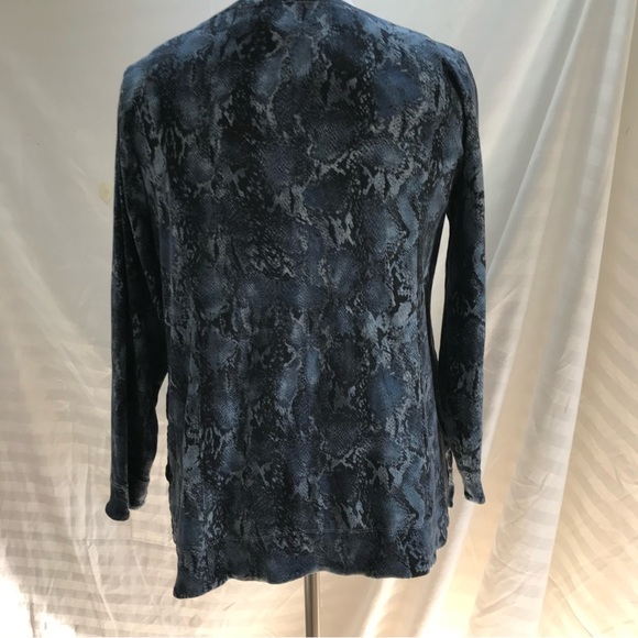 Snakeskin print tunic in blue from Chico’s size 2/L - Picture 2 of 4